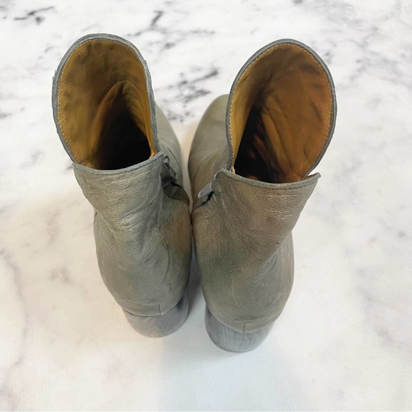 Colleen Cordero Gray Chunky Heel Leather Booties - Picture 5 of 10